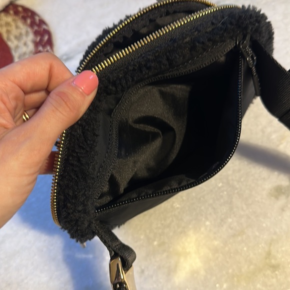 Lululemon Sherpa Belt Bag - Picture 6 of 6